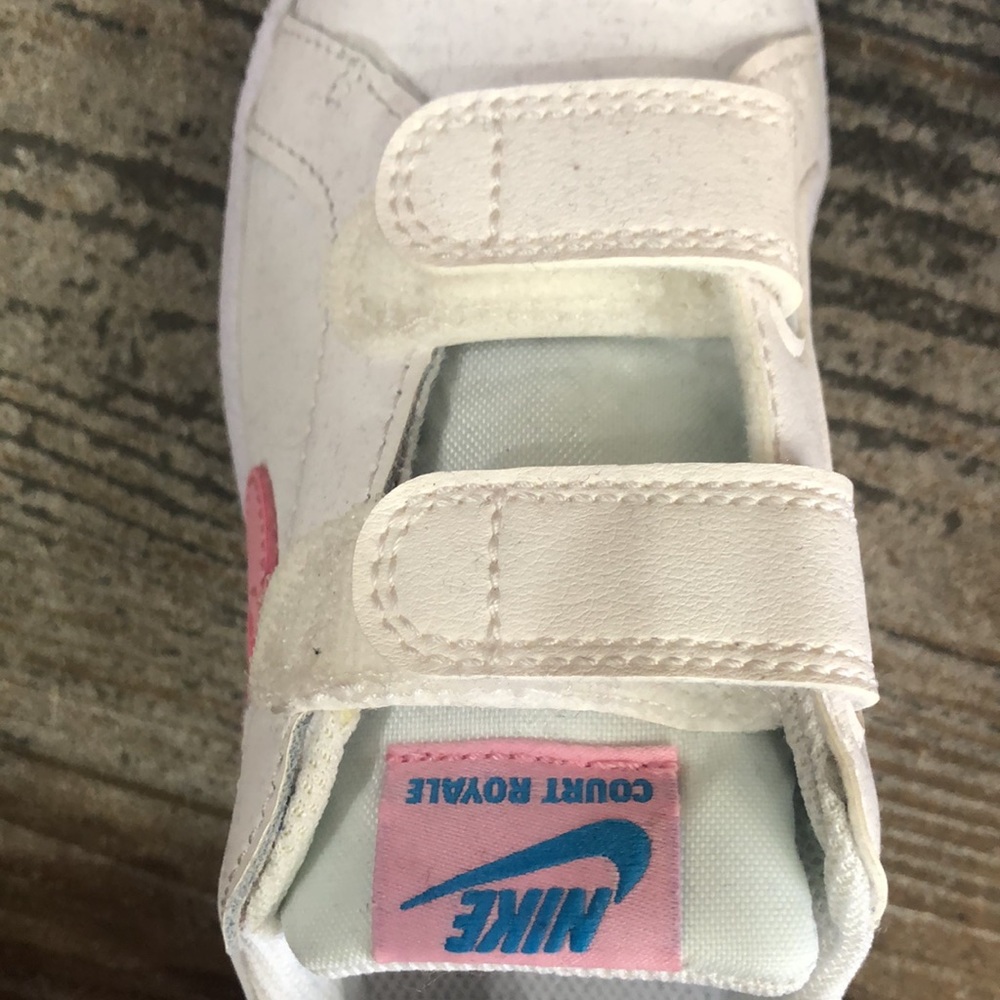 New! Girls NIKE SHOSE. - Picture 5 of 6